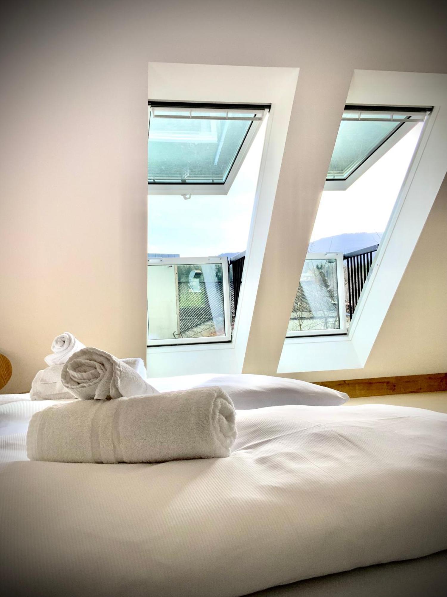 Waterfront - Urbane Eleganz Am Bachufer Apartment Villach Phòng bức ảnh