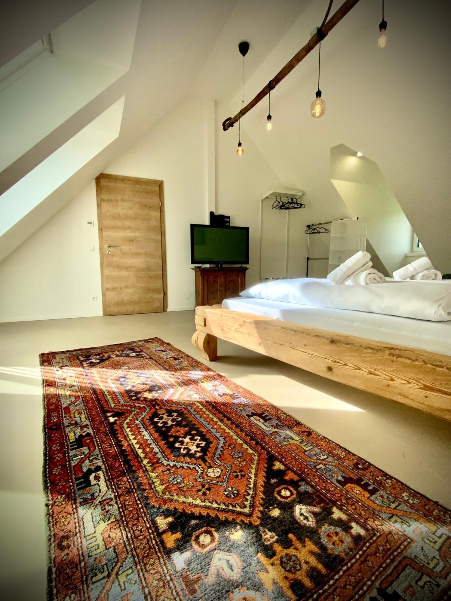 Waterfront - Urbane Eleganz Am Bachufer Apartment Villach Phòng bức ảnh