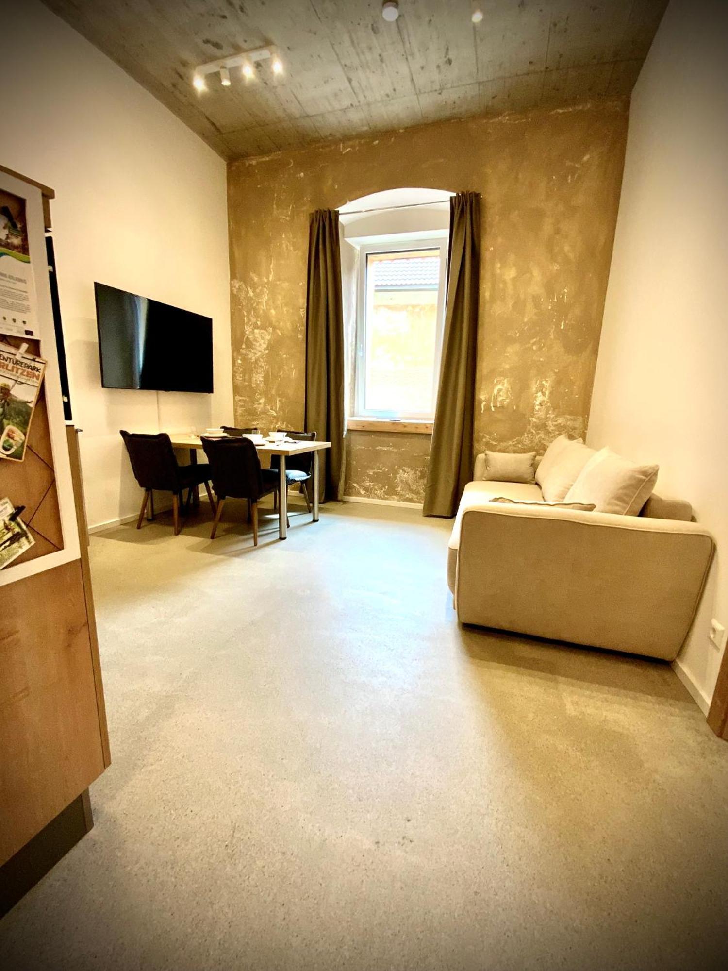 Waterfront - Urbane Eleganz Am Bachufer Apartment Villach Phòng bức ảnh